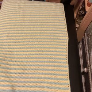 HANDMADE CROCHET BABY/LAP BLANKET. CLASSIC GRANNY STITCH. NEW NO TAGS